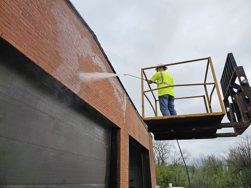 High-quality pressure washing tools and setup in Grand Rapids, Michigan